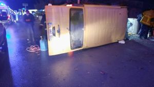 Kontrolden çıkan panelvan minibüs devrildi