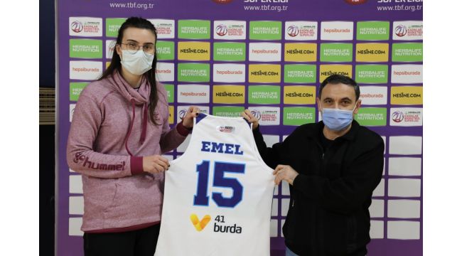 Skoru doğru tahmin eden taraftarlar formalarına kavuştu