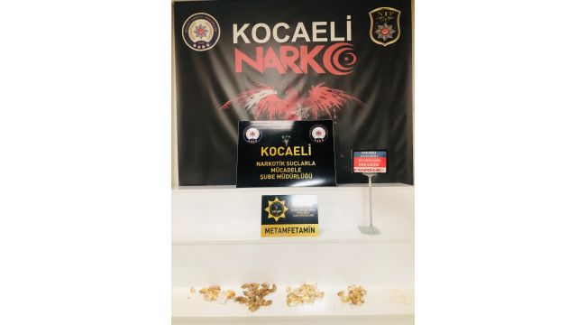 Yolcu kılığındaki kuryelerin midelerinden uyuşturucu çıktı