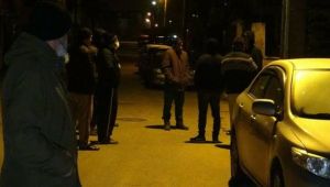 Alkollü şahıslar araçlara zarar verdi