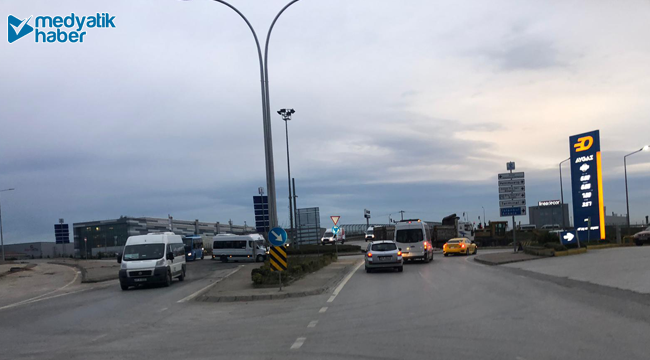 Büyükşehir Tembelova'da trafiği rahatlattı!