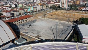 Gebze’deki sahanın aydınlatma direkleri dikildi