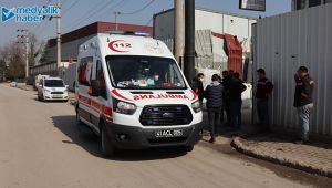 Hurda kesme makinesine elini kaptırdı!