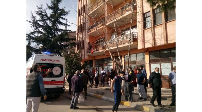 Küçük çocuk 2. kattan aşağı düştü