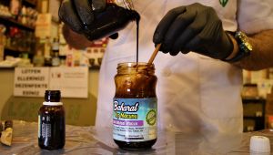 Özel olarak hazırlanıyor, kavanozu 250 liradan satılıyor