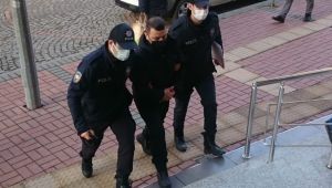 Park halindeki araçlara zarar veren şahıs yakalandı