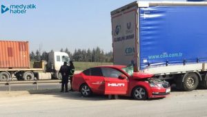 Park halindeki tıra çarptı!