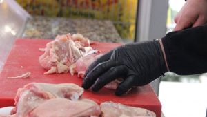 Tavukta fiyatlar aracılar yüzünden yükseliyor