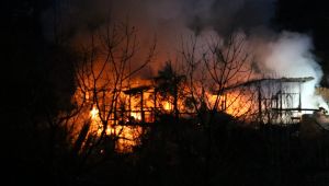 Alev alev yanan baraka küle döndü