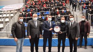 Başiskele Belediyesi’nden spor kulüplerine malzeme desteği