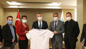 Başkan Büyükakın'a, sağlıkçılardan beyaz önlük