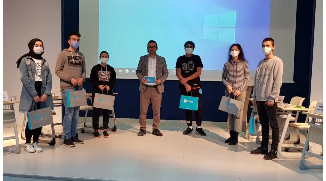 Bilgi Yarışması’nda Kazananlar Ödüllerine Kavuştu