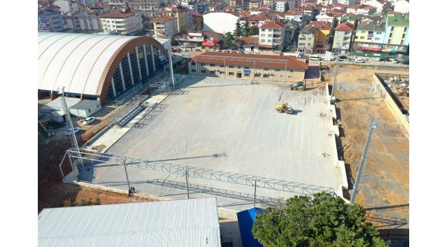 Gebze Futbol Sahası’nın zemini şekillenmeye başladı