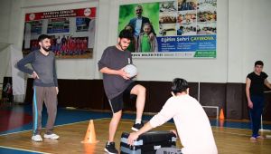 Gençler gelecekleri için ter döküyor