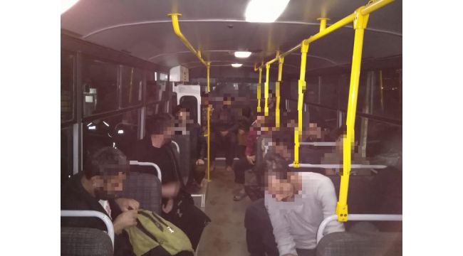 Geri dönüşüm atölyesinde 12 kaçak göçmen yakalandı