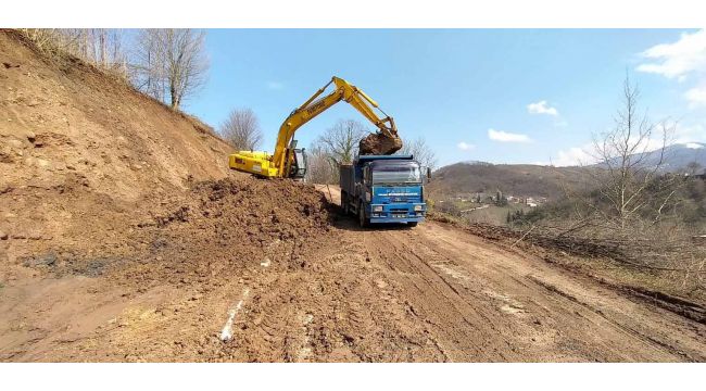 Gölcük yollarında üstyapı çalışmaları sürüyor