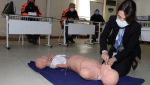 Gönüllülere ilk yardım eğitimi