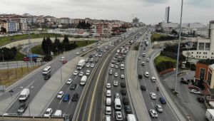 İstanbullu 'Evde Kal'madı, trafik durdu