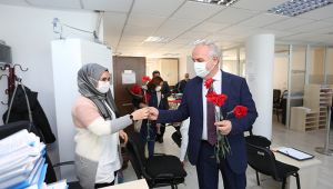 Kadınlar Günü Çiçeği Başkan Aygün’den