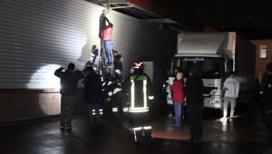 Marketin deposunda çıkan yangın paniğe sebep oldu