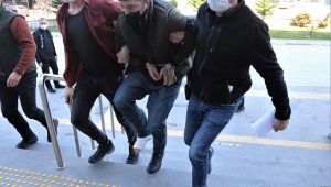 Parkta kavga ettiği vatandaşı bıçaklayarak öldüren şahıs tutuklandı