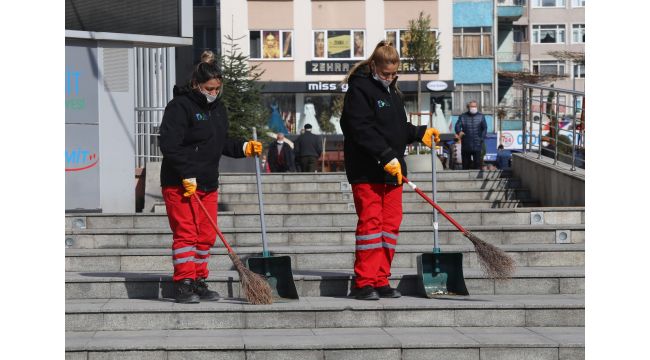 Sanayi kentinin sokakları çöpçü kraliçeleri'ne emanet