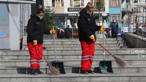 Sanayi kentinin sokakları çöpçü kraliçeleri'ne emanet