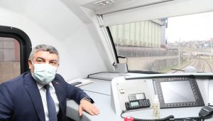 Şayir çiçeklerle karşılayıp, makinist oldu!