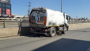 Şehir genelindeki yol, durak ve üst geçitler temizleniyor