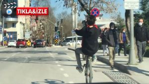 Tek teker üzerinde trafiği tehlikeye attı