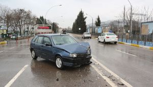 U dönüşü yapmak isterken kazaya sebep oldu: 3 yaralı