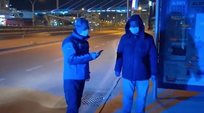 Yolda kalan vatandaşa Büyükşehir Zabıtası el uzattı