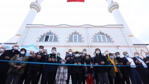Başiskele'nin en büyük camisi ibadete açıldı