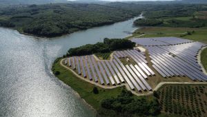 Bu güneş santralleri 3 bin 405 evin günlük elektriğini sağlıyor