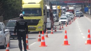 D 100'de yapılan denetimler uzun araç kuyrukları oluşturdu