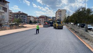 Gölcük Donanma Caddesi’ndeki otopark tamamlanıyor