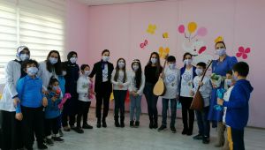 İlkokul çocuklarından otizmli çocuklara hediye