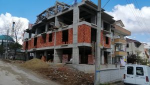 İnşaatın ikinci katından düşen işçi yaralandı