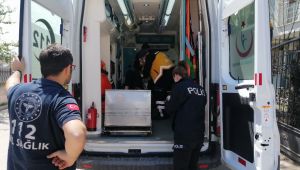 Karnına bıçak saplayarak bebeğini ve kendini öldürmek istedi