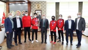 Körfezli sporcular Antalya'dan madalya ile döndü