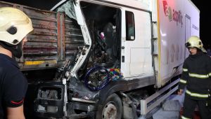 Kuzey Marmara Otoyolu’nda kamyon tıra çarptı