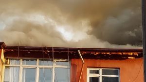 Mangal ateşi binayı küle çeviriyordu