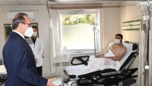 Vali Yavuz, fabrikadaki patlamada yaralanan işçileri ziyaret etti