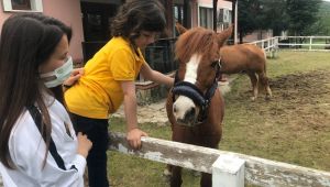 'Yürüyemez' denileni yürütüyor, 'Konuşamaz' denileni konuşturuyor