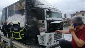 Balatadan çıkan alevlerin sardığı tır yandı!