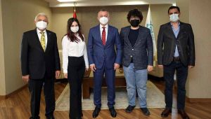 Başkan Büyükakın şampiyon öğrencileri ağırladı