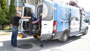 Bu taksiyi çevirenler engel tanımıyor