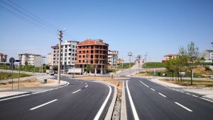 Çayırova’da asfaltı serilen yolların çizgileri çiziliyor