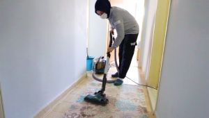 Evde bakım ekiplerinden evlerde bayram temizliği