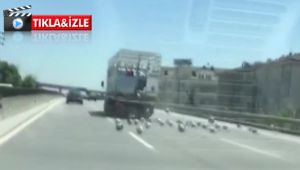 Kamyonun kasası açıldı, tüpler yola savruldu